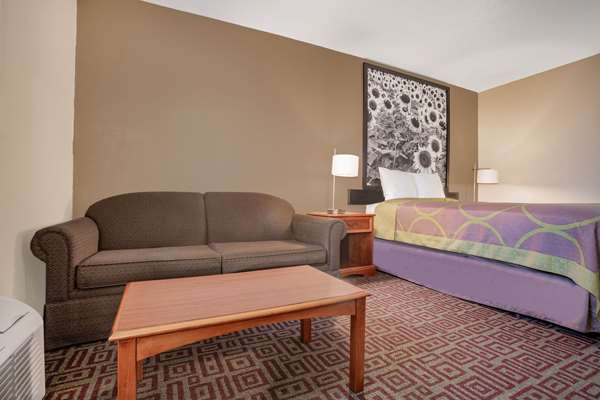  - Super 8 Motel Fort Madison