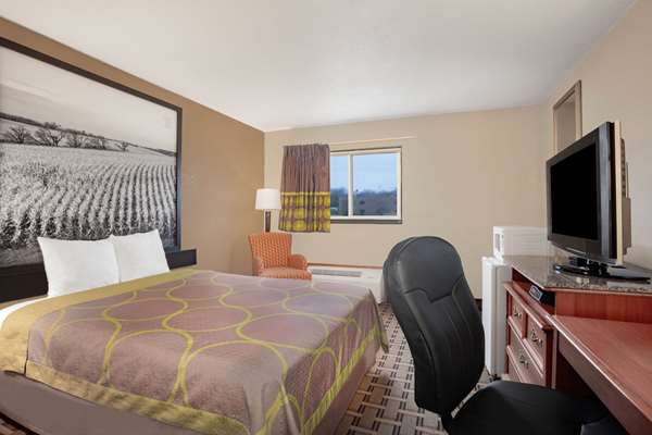  - Super 8 Motel Fort Madison