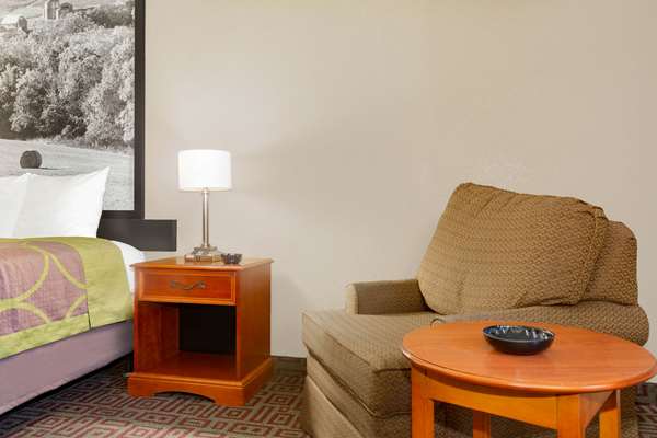  - Super 8 Motel Fort Madison