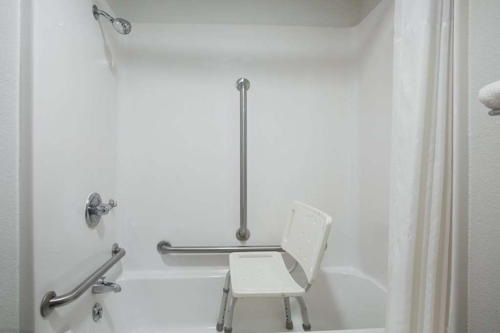 SUPER 8 BY WYNDHAM FORT MADISO-guestroom-Guest Room,Bathroom,On-Site.jpg