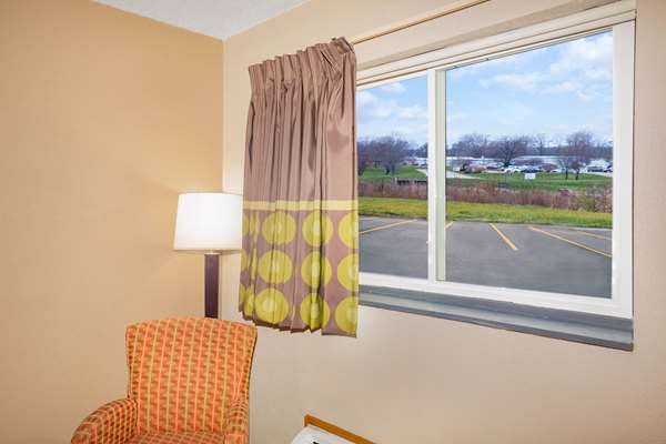  - Super 8 Motel Fort Madison