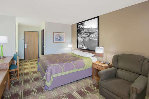  - Super 8 Hotel Toledo