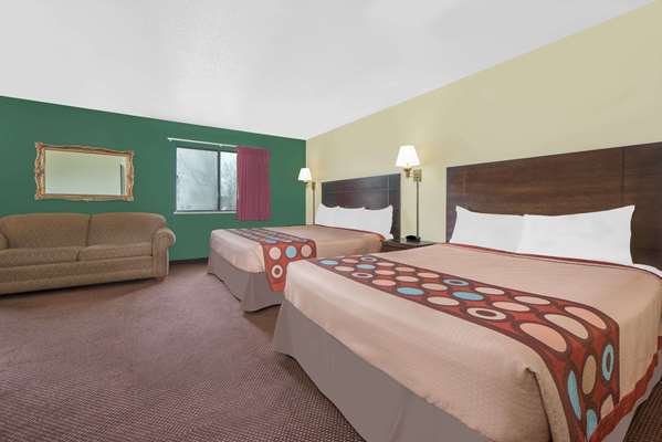 Suite - Super 8 Hotel Ottumwa