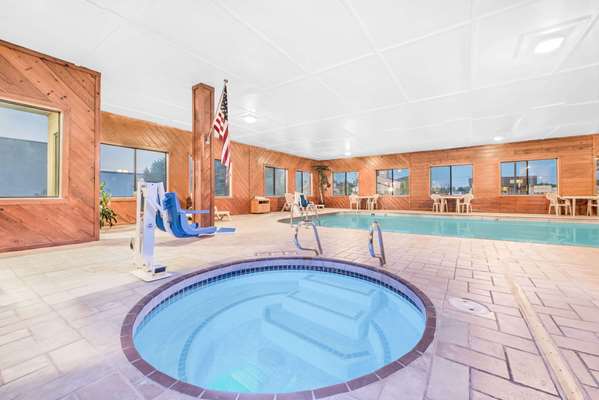 Pool - Super 8 Hotel Ottumwa
