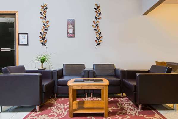  - Super 8 Motel Pella