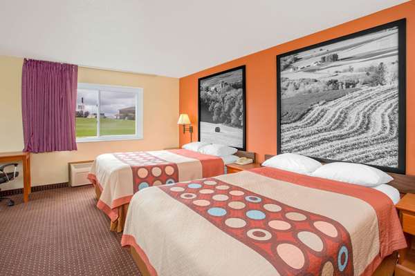  - Super 8 Hotel Waverly