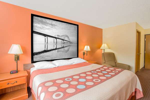  - Super 8 Hotel Waverly