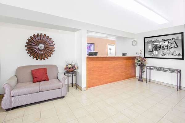  - Super 8 Hotel Waverly