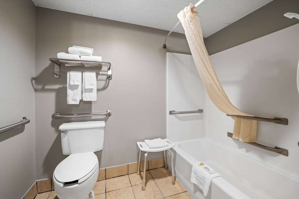 SUPER 8 BY WYNDHAM WAVERLY-guestroom-Guest Room,Bathroom,Accessibility,On-Site.jpg