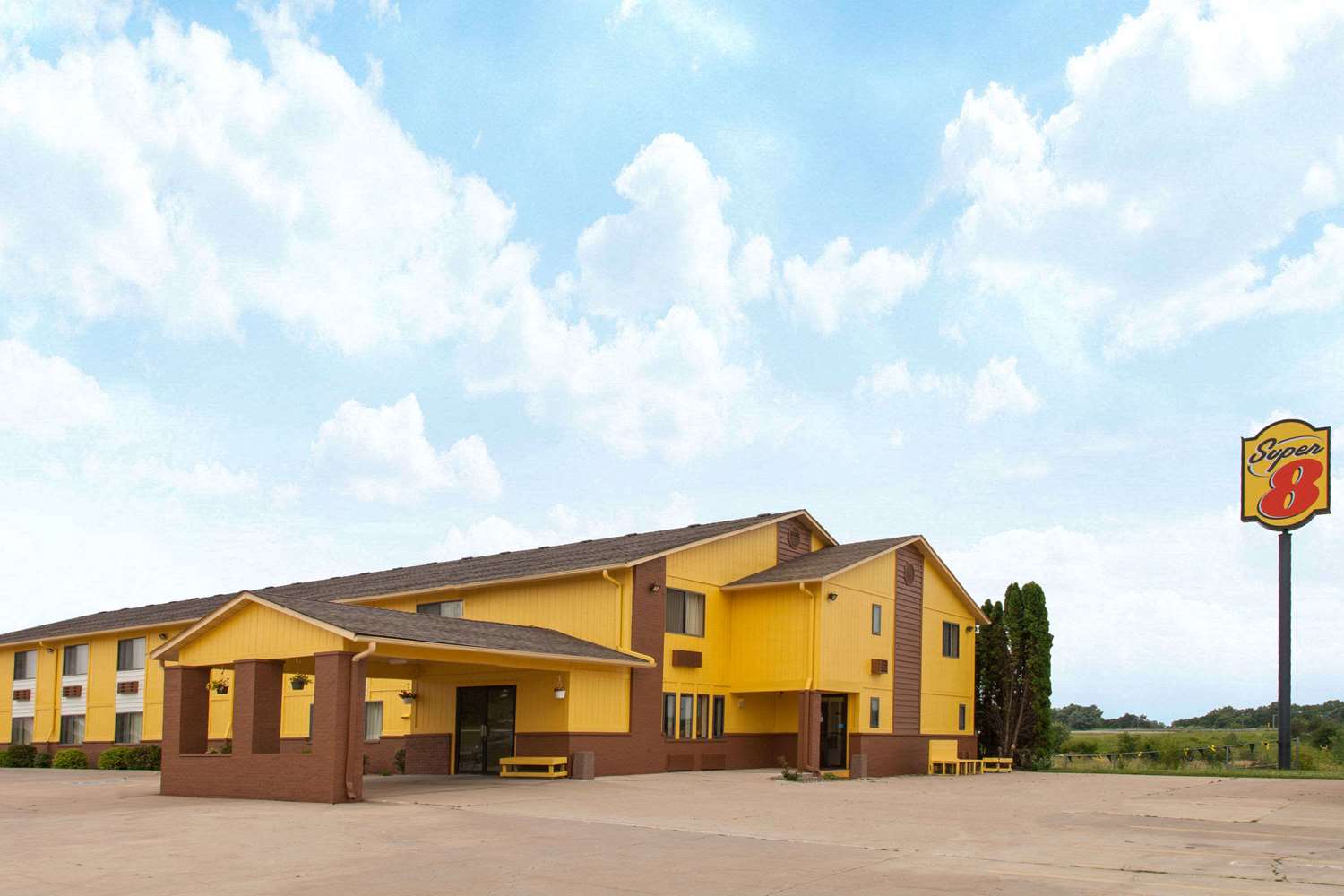 Super 8 Hotel Anamosa, IA See Discounts