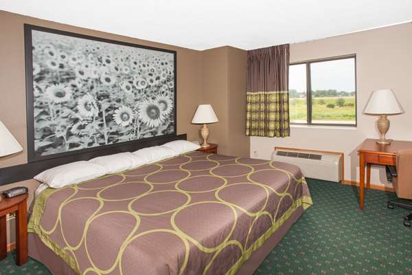 Suite - Super 8 Hotel Anamosa
