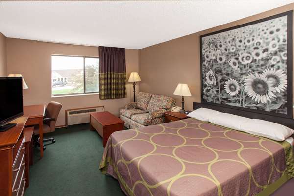 Suite - Super 8 Hotel Anamosa