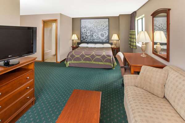 Suite - Super 8 Hotel Anamosa