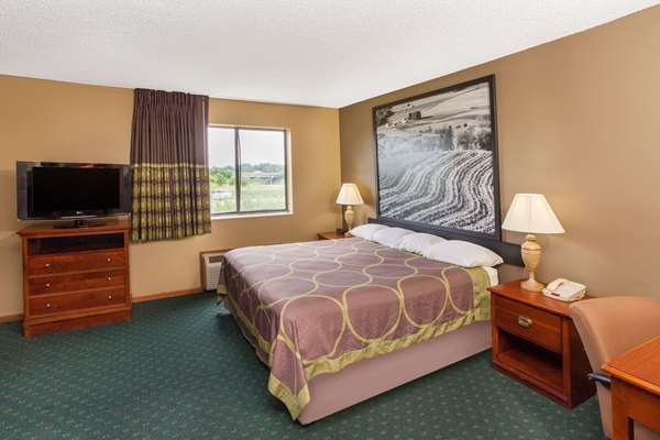Suite - Super 8 Hotel Anamosa