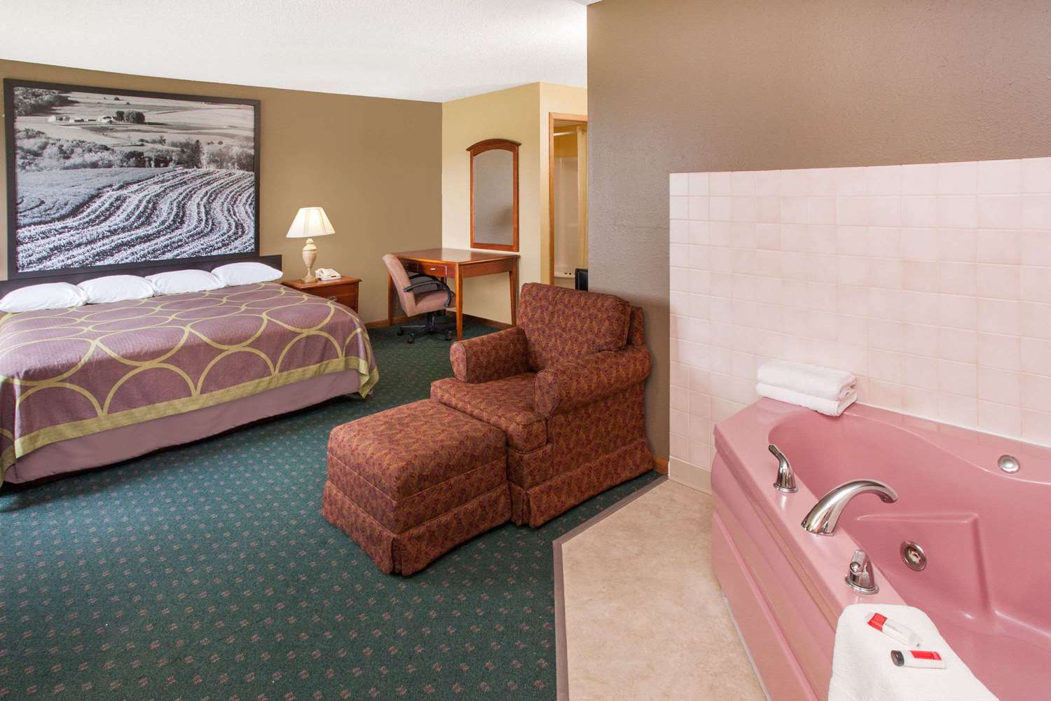 Super 8 Hotel Anamosa, IA See Discounts