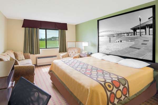 Suite - Super 8 Hotel Story City - I-35, Exit 124