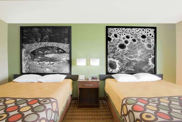  - Super 8 Hotel Story City - I-35, Exit 124