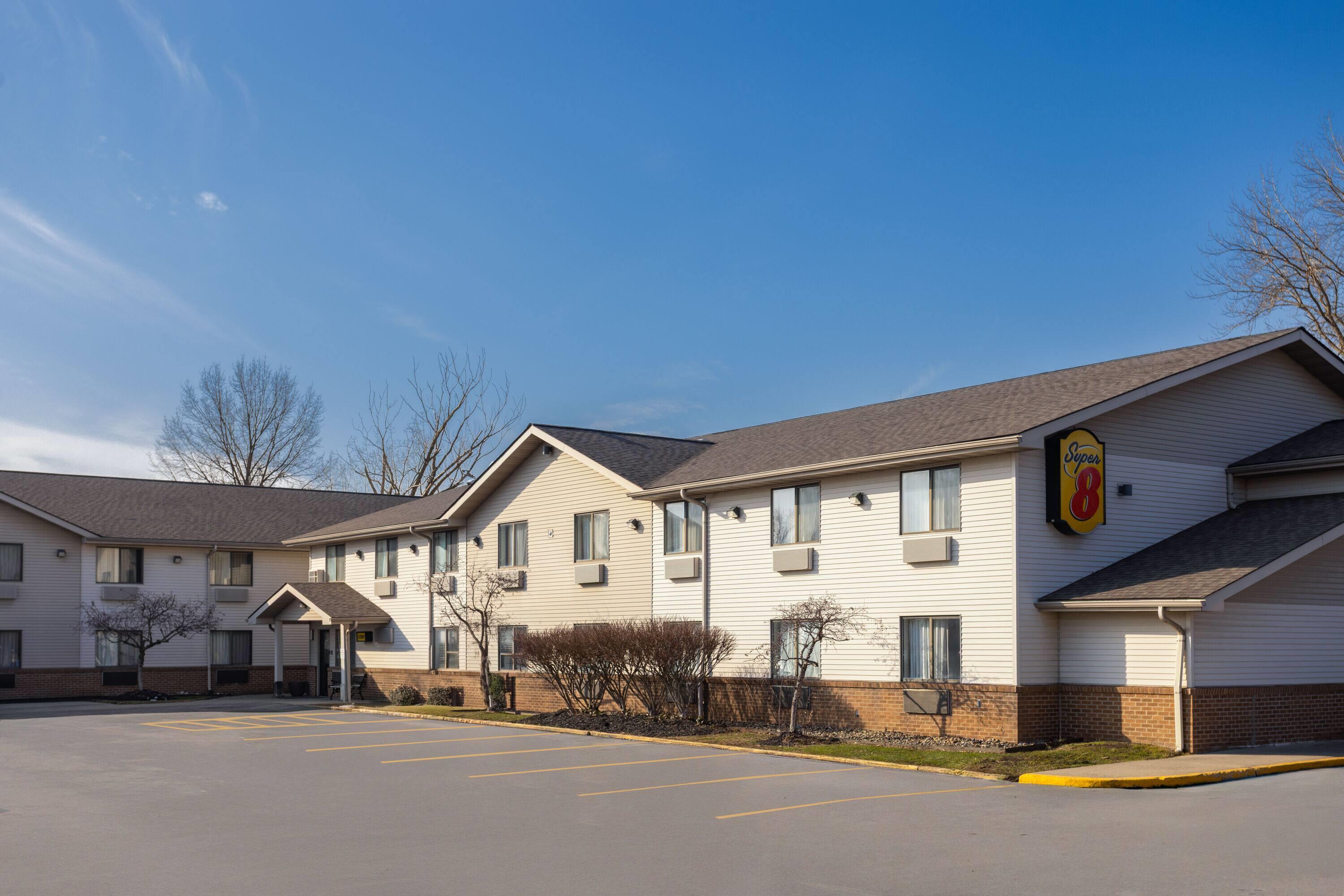 Exterior | Super 8 by Wyndham Mentor/Cleveland Area