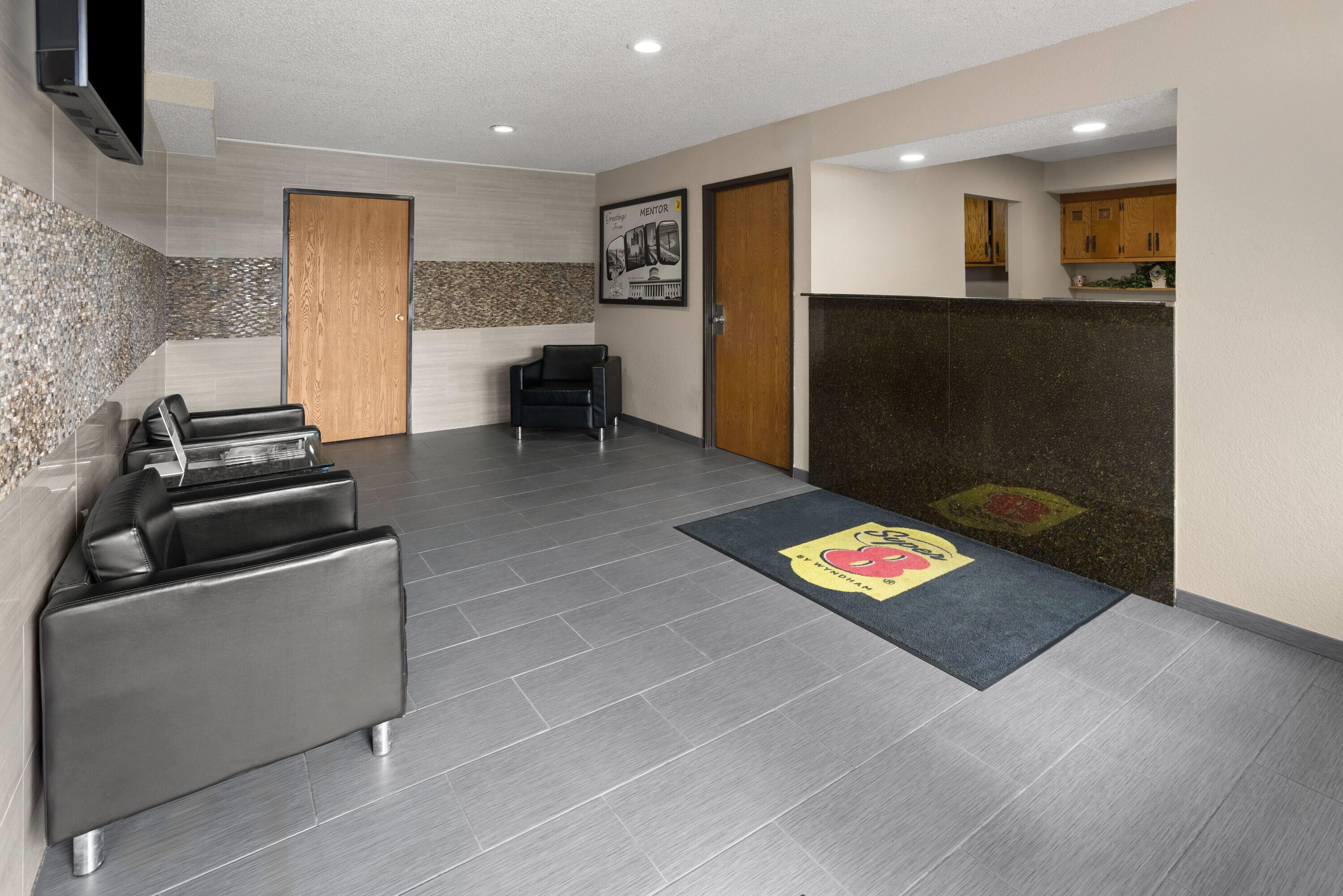 Lobby | Super 8 by Wyndham Mentor/Cleveland Area