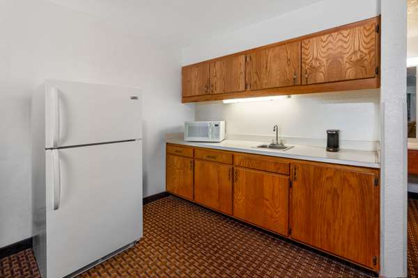 Suite - Super 8 Motel Goodland - I-70, Exit 17