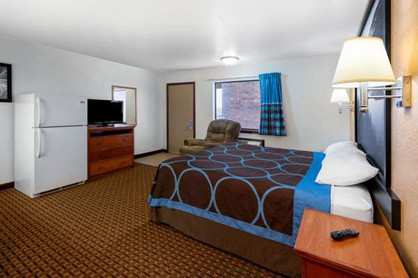 Suite - Super 8 Motel Goodland - I-70, Exit 17