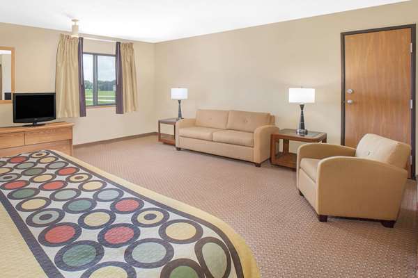 Suite - Super 8 Hotel Mt Pleasant