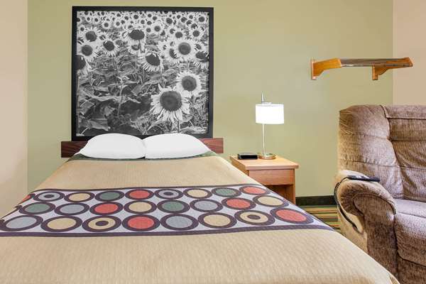  - Super 8 Hotel Mt Pleasant