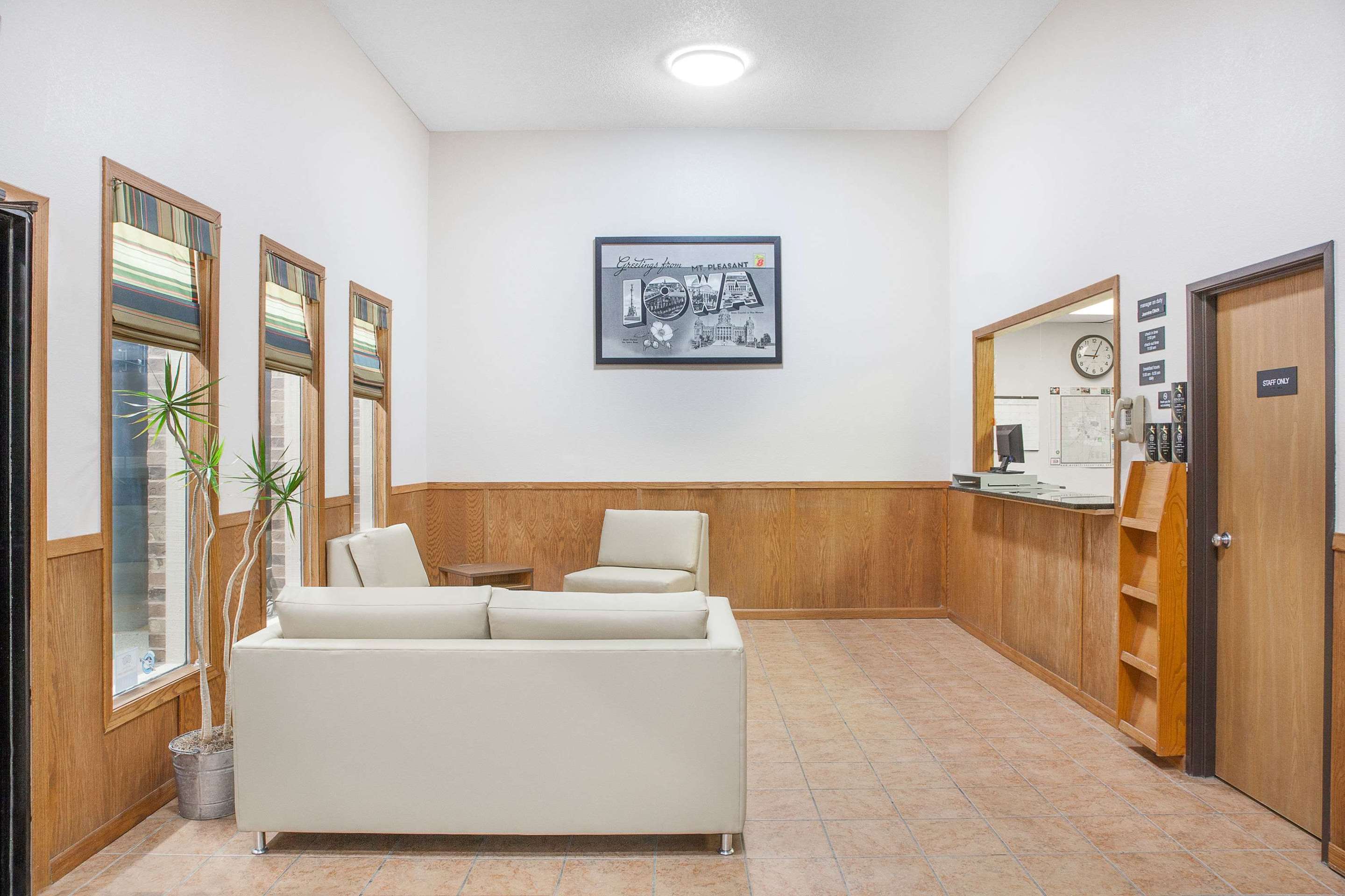 Lobby | Super 8 by Wyndham Mt Pleasant
