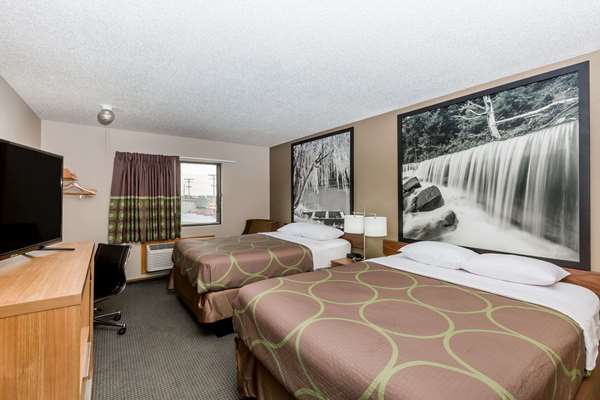  - Super 8 Hotel Hays - I-70, Exit 159