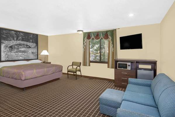 Suite - Super 8 Hotel Webster City