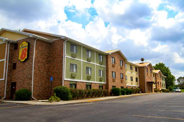 Exterior view - Super 8 Hotel Lenexa - I-35, Exit 224