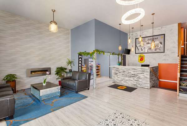  - Super 8 Hotel Lenexa - I-35, Exit 224