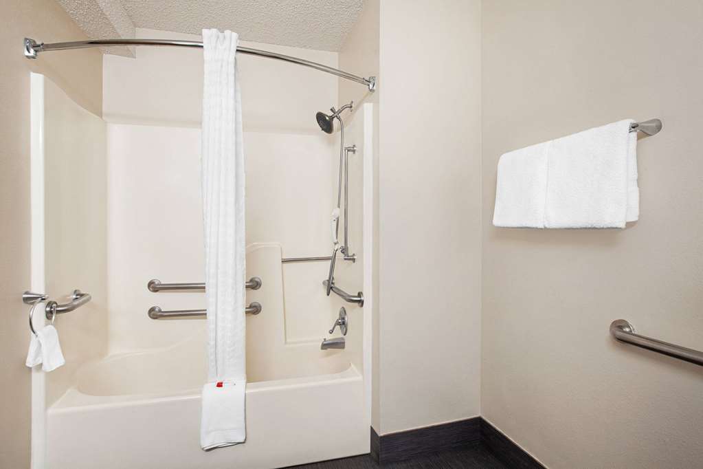SUPER 8 BY WYNDHAM LENEXA OVERLAND-guestroom-Guest Room,Bathroom,Shower,Accessibility,On-Site.jpg