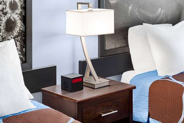  - Super 8 Hotel Lenexa - I-35, Exit 224