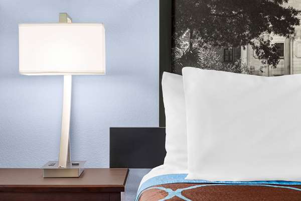  - Super 8 Hotel Lenexa - I-35, Exit 224