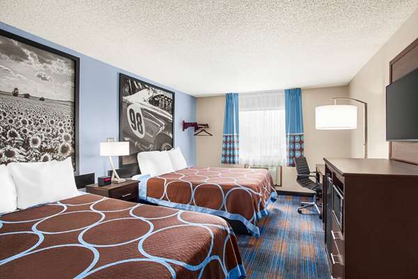  - Super 8 Hotel Lenexa - I-35, Exit 224