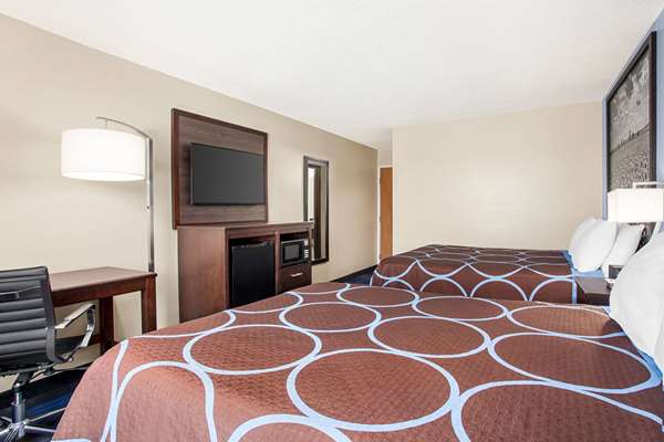  - Super 8 Hotel Lenexa - I-35, Exit 224