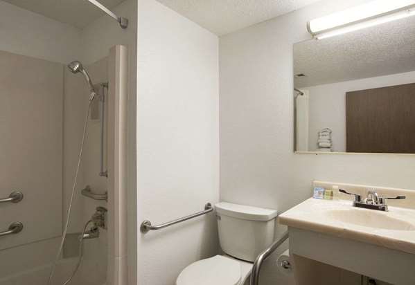  - Super 8 Hotel Council Bluffs - I-29, Exit 50