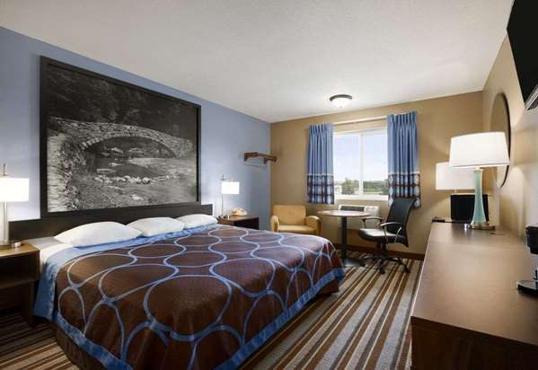  - Super 8 Hotel Council Bluffs - I-29, Exit 50