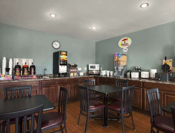  - Super 8 Hotel Council Bluffs - I-29, Exit 50