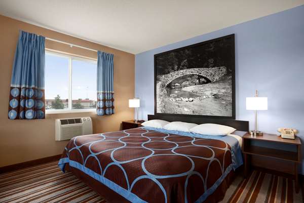  - Super 8 Hotel Council Bluffs - I-29, Exit 50