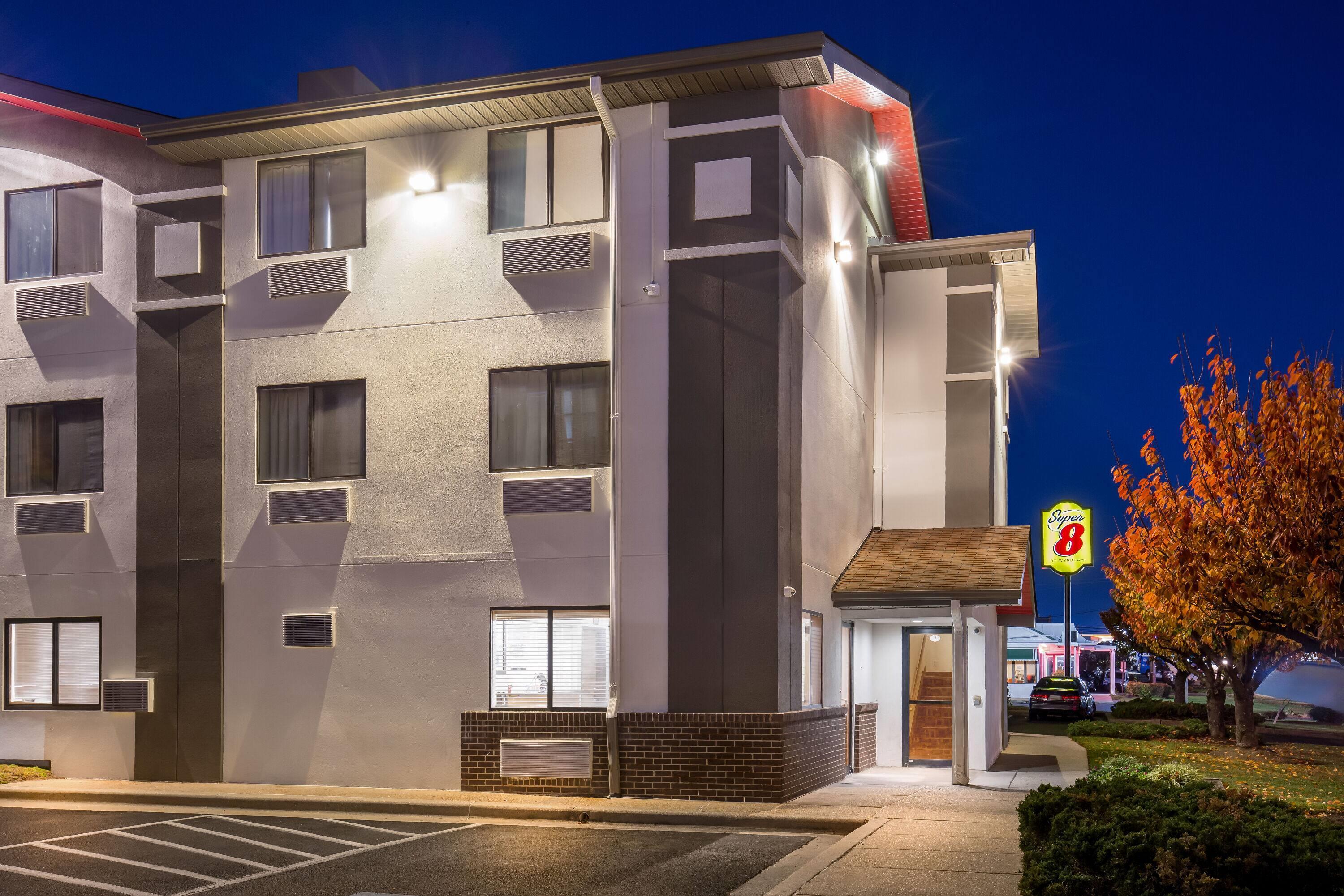 Exterior | Super 8 by Wyndham College Park Wash DC Area