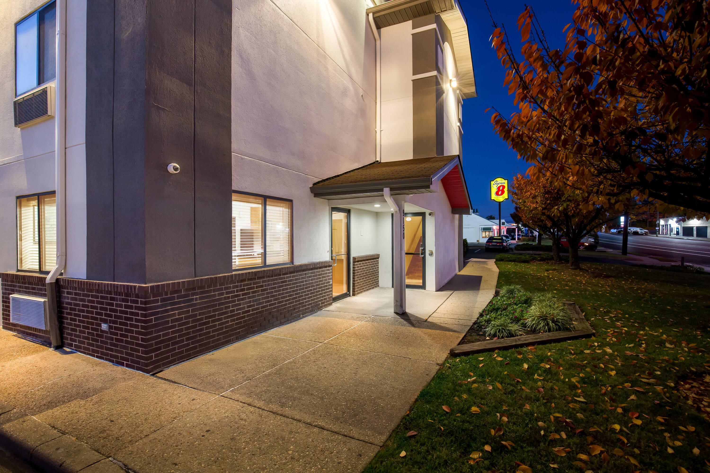 Exterior | Super 8 by Wyndham College Park Wash DC Area