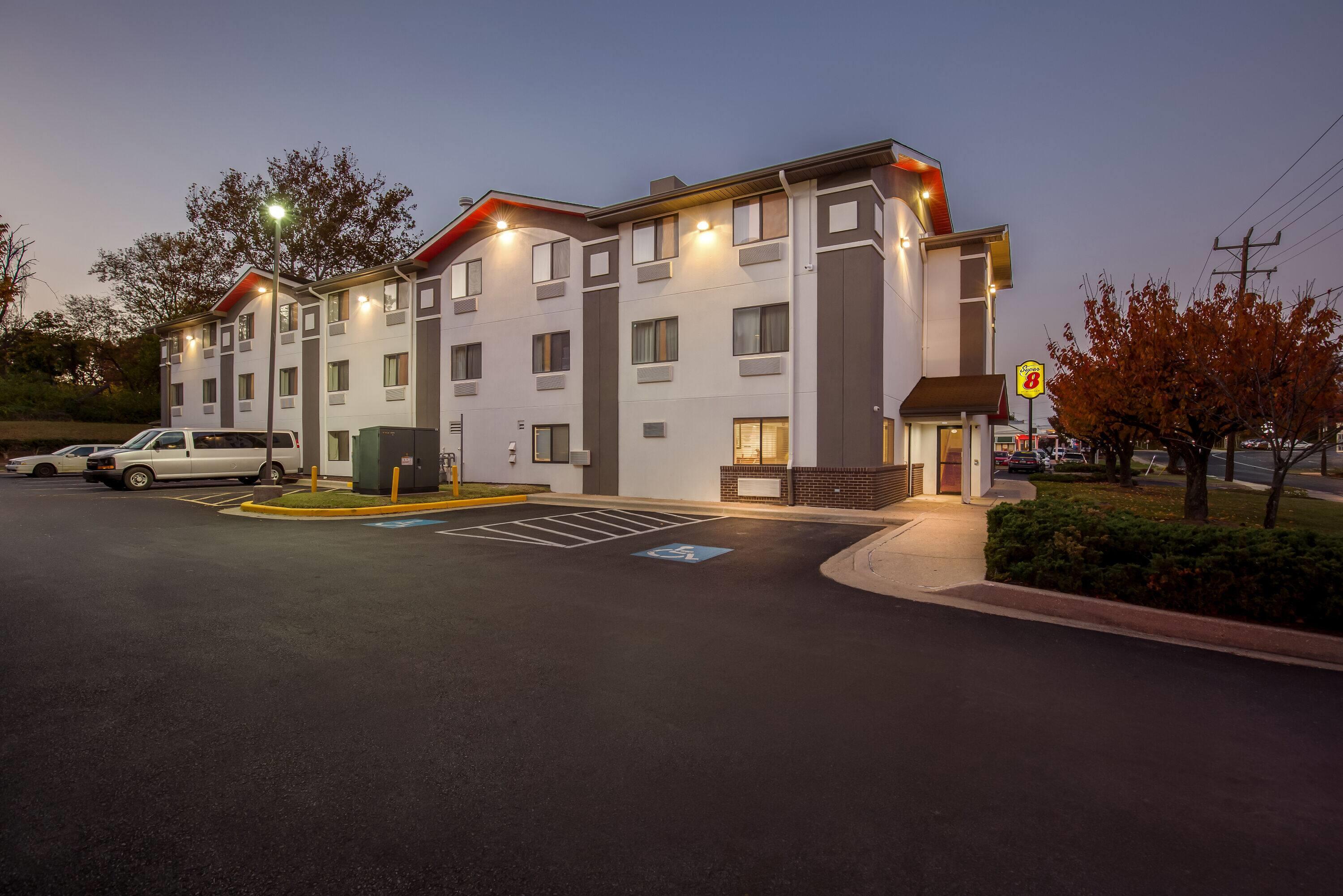 Exterior | Super 8 by Wyndham College Park Wash DC Area