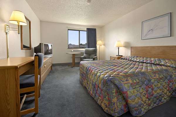  - Super 8 Hotel Springfield - I-44, Exit 80