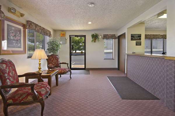  - Super 8 Hotel Springfield - I-44, Exit 80