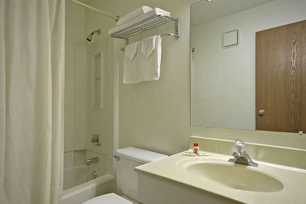  - Super 8 Hotel Springfield - I-44, Exit 80