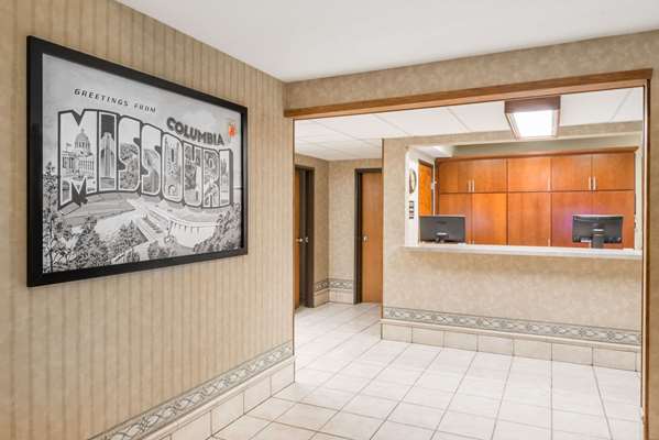  - Super 8 Hotel Columbia - I-70, Exit 128A