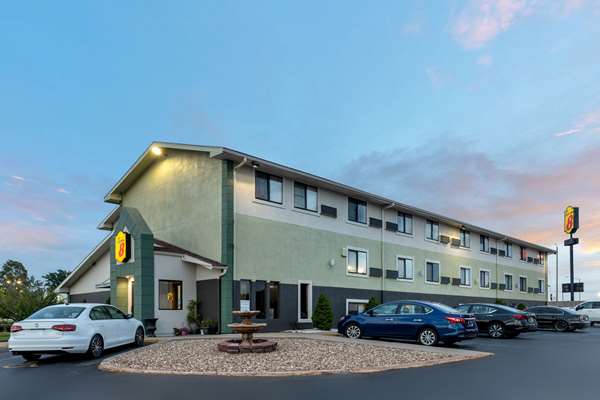 Exterior view - Super 8 Hotel Terrace Street Airport Kansas City - I-29, Exit 8
