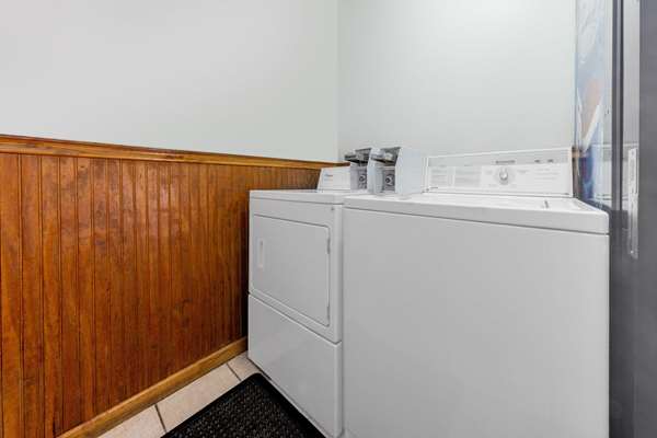 Amenities - Super 8 Hotel Terrace Street Airport Kansas City - I-29, Exit 8